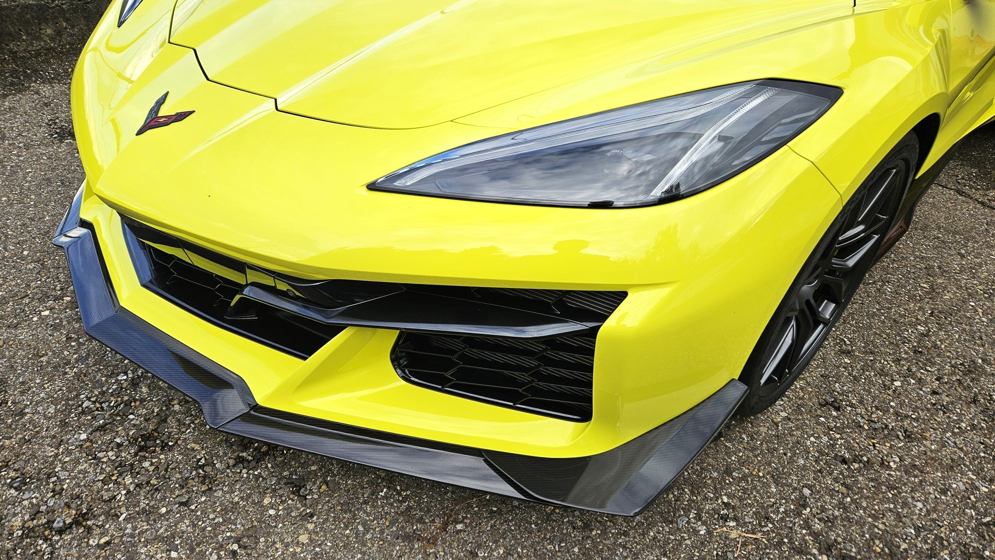 Z0624yellowfrtcorner