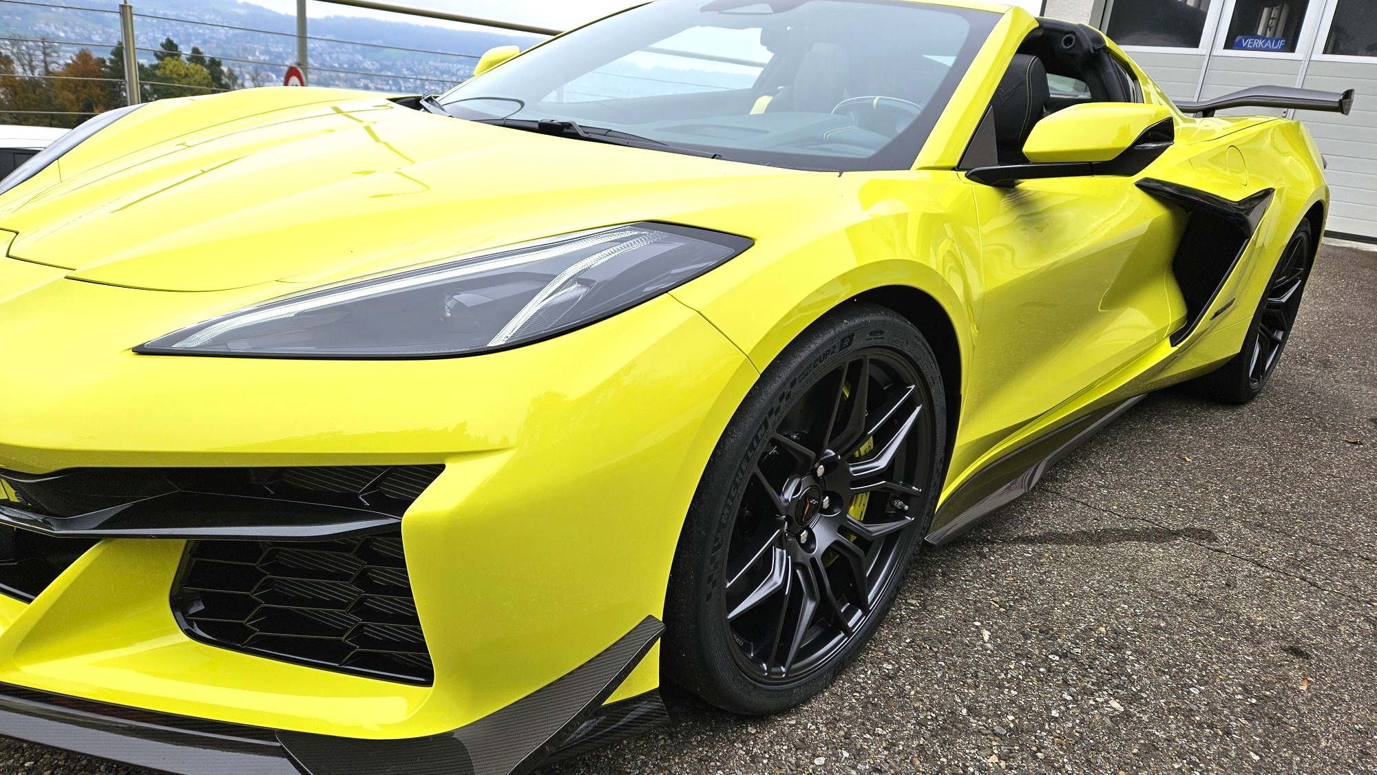 Z0624yellowpartfrttorear