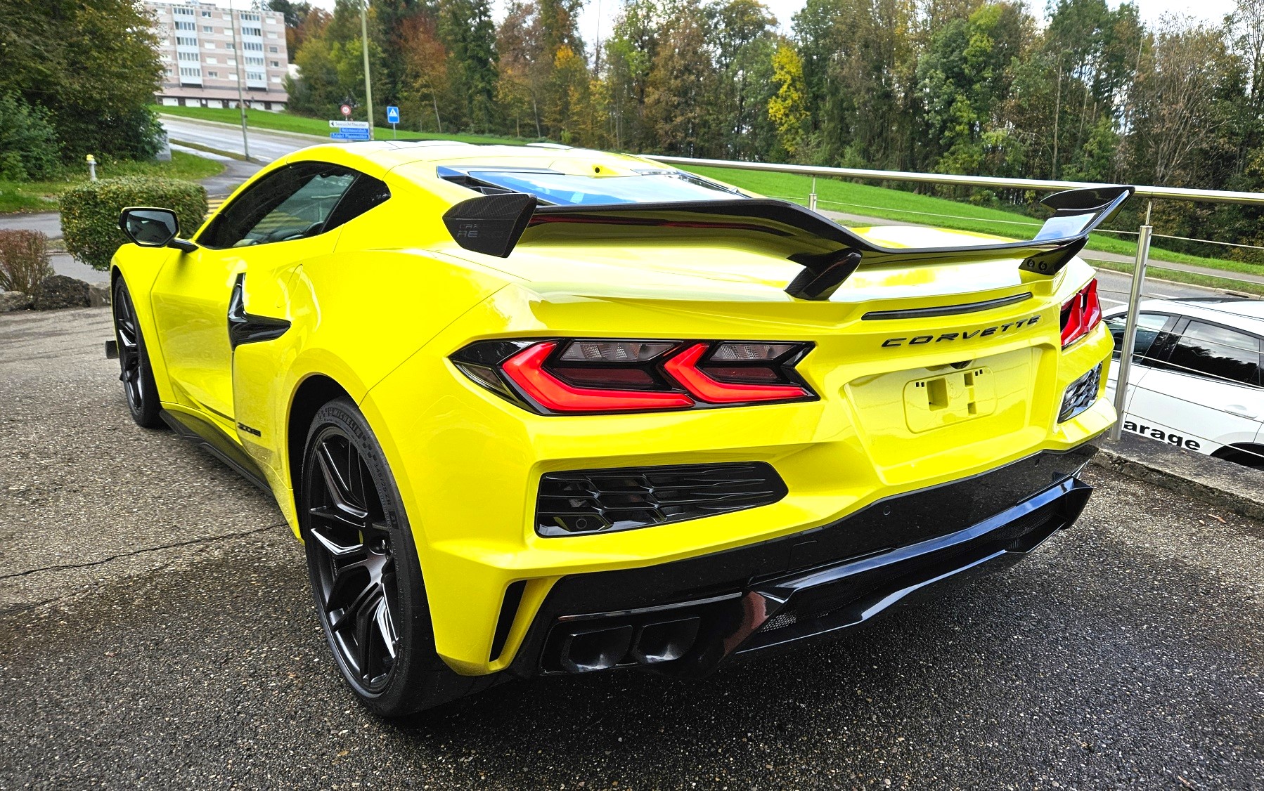 Z0624yellowrear